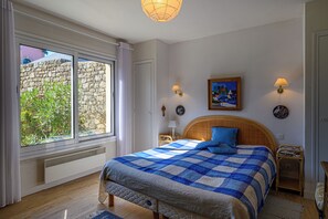 4 chambres, fer et planche à repasser, Wi-Fi gratuit, draps fournis