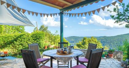 Chalet 'Mariti' with Sea View, Private Terrace and Wi-Fi