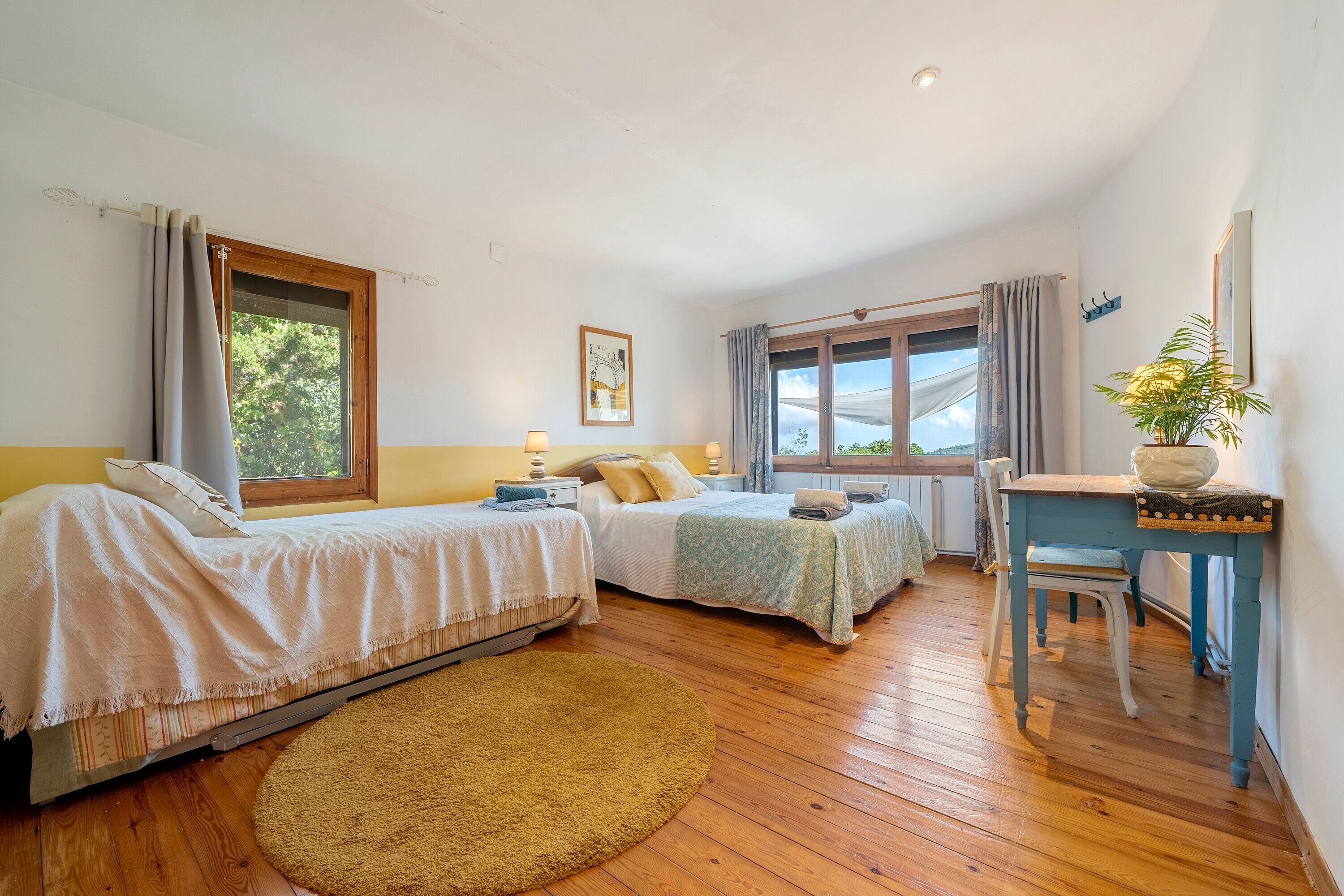 4 bedrooms, desk, iron/ironing board, free WiFi