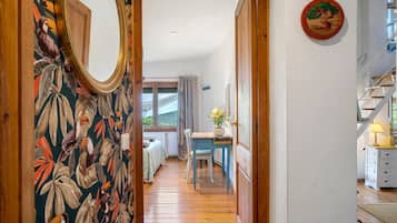 4 slaapkamers, een bureau, een strijkplank/strijkijzer, gratis wifi