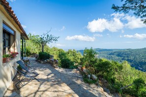 Terrace/patio - Chalet 'Mariti' with Sea View, Private Terrace and Wi-Fi (Mont-ral)