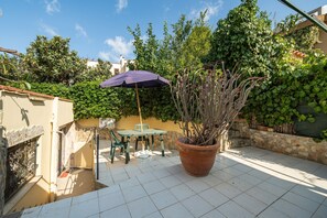 Terrace/patio - Holiday Home 'Serenella' with Private Terrace and Air Conditioning (Quartu Sant'Elena)