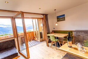 Dining - Apartment 'Waldes Duft - Patleidhof' with Mountain View and Private Sauna on the Balcony (Naturns)