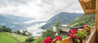 Apartment "Waldes Duft - Patleidhof" with Mountain View, Shared Terrace & Wi-Fi