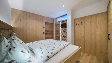 2 makuuhuonetta, silitysrauta/-lauta, ilmainen Wi-Fi, vuodevaatteet