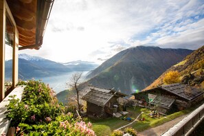 Property grounds - Apartment “Bergsteiger – Patleidhof” with Mountain View & Private Sauna on the Balcony (Naturns)