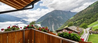 Apartment "Bergsteiger - Patleidhof" with Mountain View, Shared Terrace & Wi-Fi