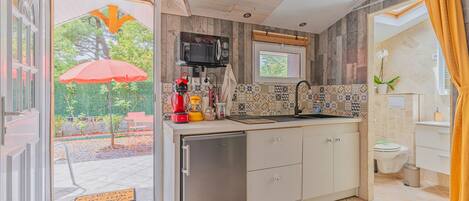 Fridge, microwave, stovetop, coffee/tea maker