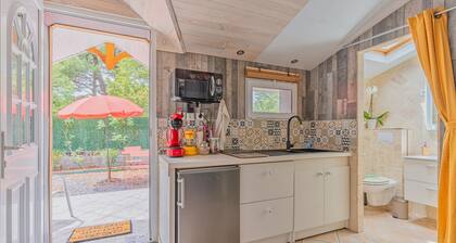 Studio Apartment "Bassin d'Arcachon" with Private Terrace & Wi-Fi