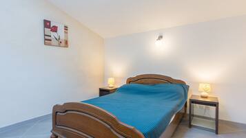 2 chambres, fer et planche Ă repasser