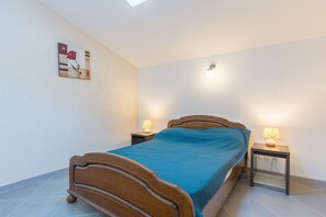 2 Schlafzimmer, Bügeleisen/Bügelbrett