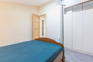 2 bedrooms, iron/ironing board