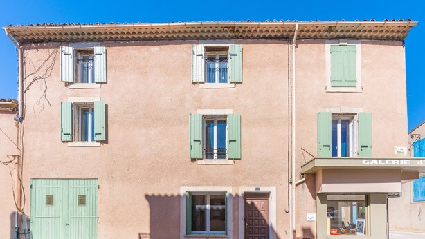 A building with multiple windows, a door, and a sign that reads 'GALERIE.' - Spacious 44 m² Apartment in Village Center – No. 2 (Charleval)