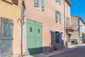 Exterior - 3 - Coeur de village F2 - air-conditioned (Charleval)