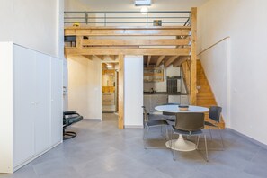 Dining - 3 - Coeur de village F2 - air-conditioned (Charleval)