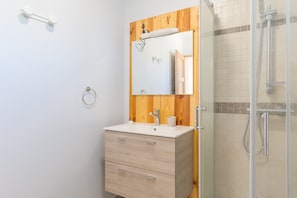 Suihku, hiustenkuivaaja