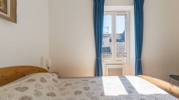 2 chambres, fer et planche Ă repasser