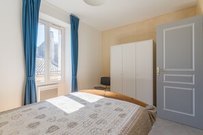 2 bedrooms, iron/ironing board
