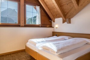 3 bedrooms, free WiFi, bed sheets