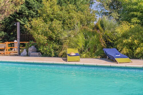 Apartamento estudio 'La Maisonnette En Bois' con terraza privada y jardín privado