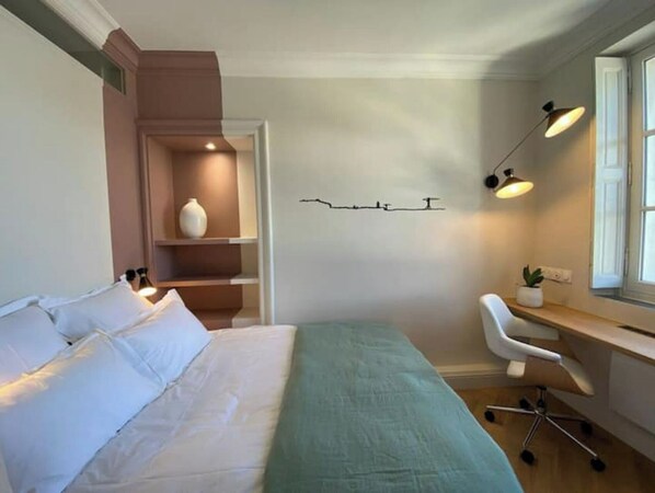 1 bedroom, desk, free WiFi, bed sheets