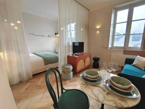 1 bedroom, desk, free WiFi, bed sheets