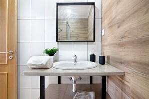 Dusch, hårtork och handdukar