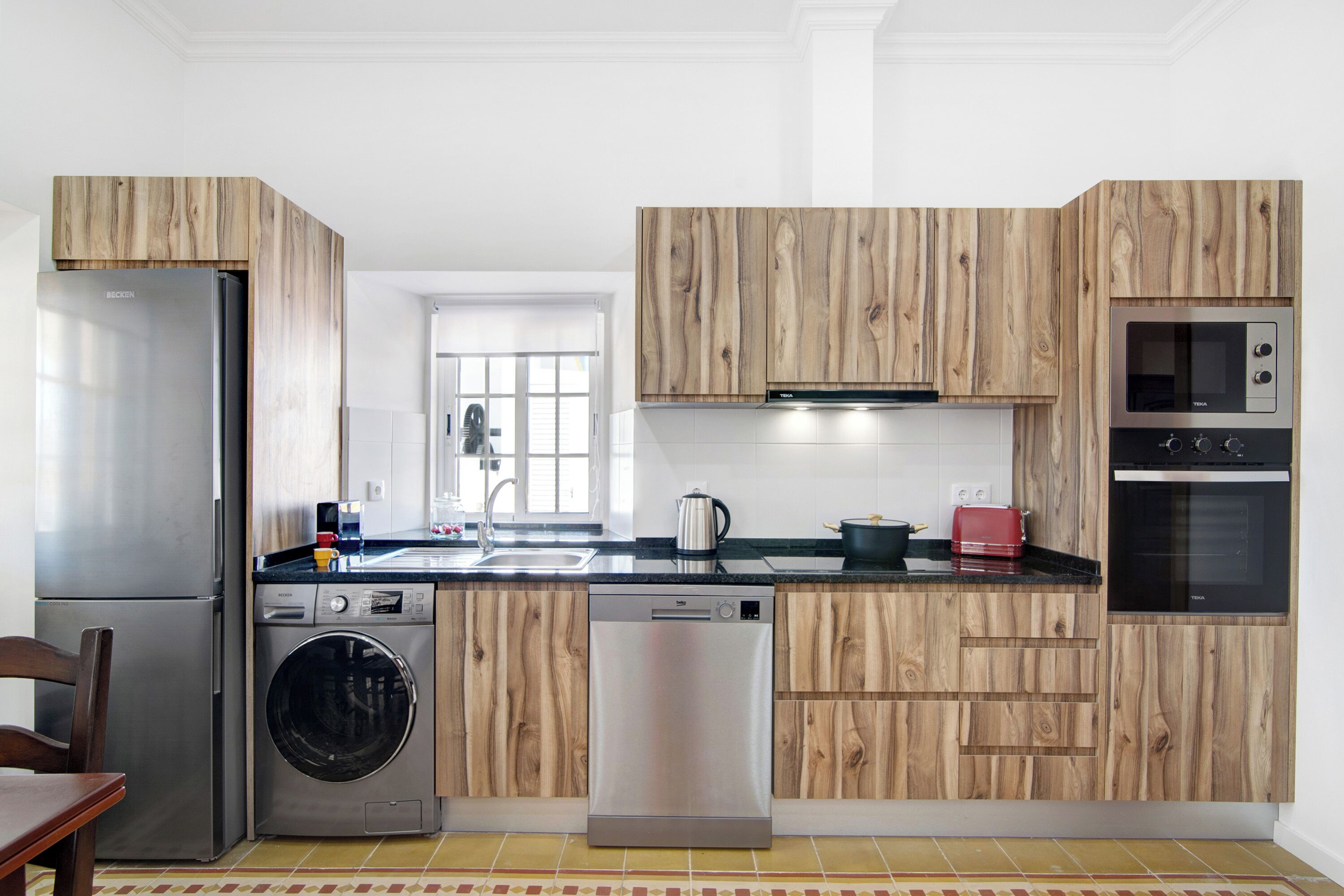 Refrigerador, microondas, horno y parrilla de estufa 