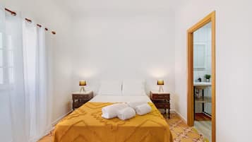 2 bedrooms, iron/ironing board, free WiFi, bed sheets