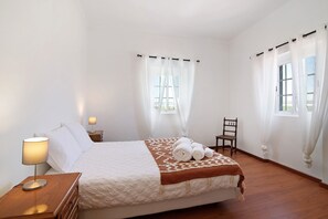 3 chambres, fer et planche à repasser, Wi-Fi gratuit, draps fournis