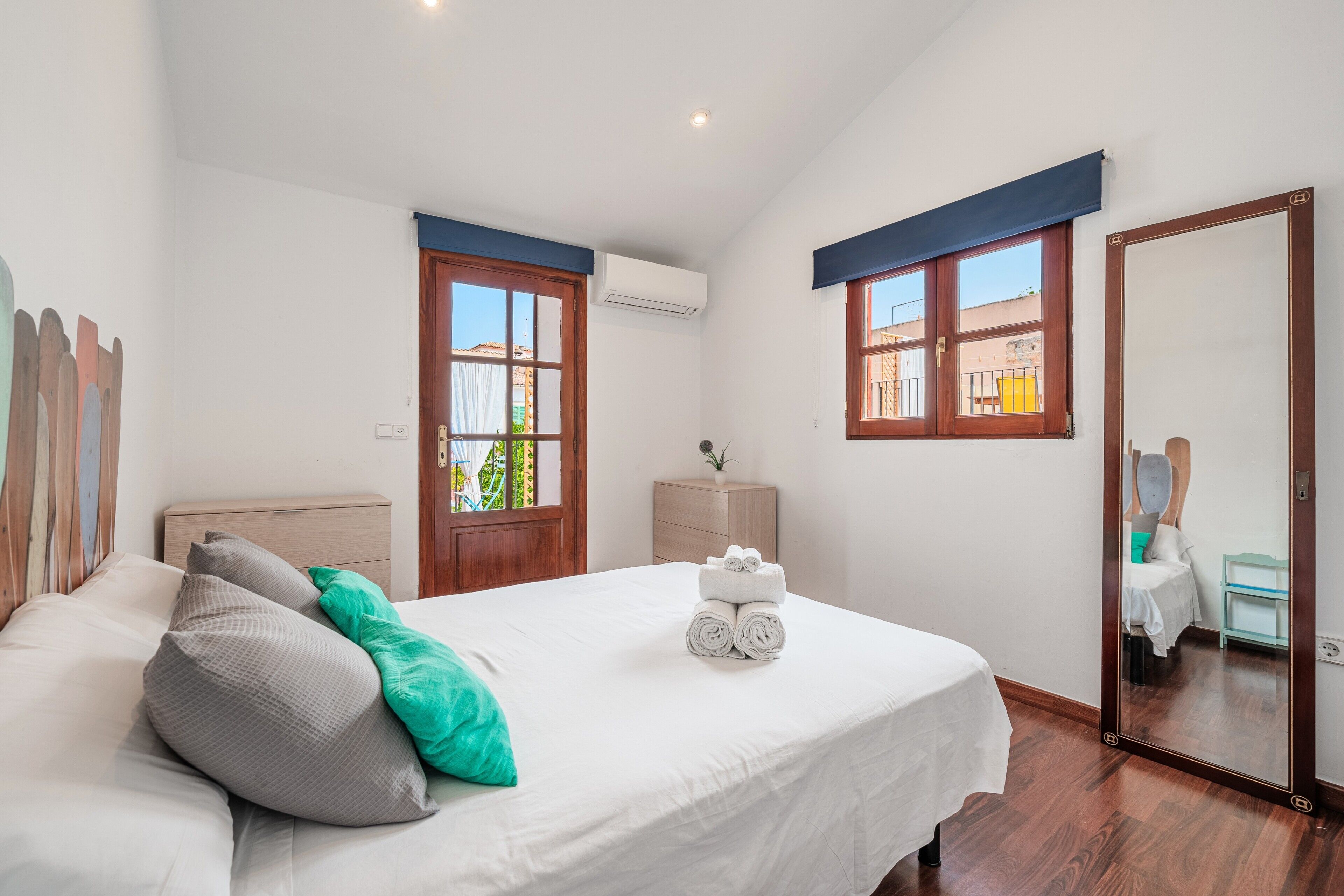 6 dormitorios, tabla de planchar con plancha, wifi gratis y ropa de cama