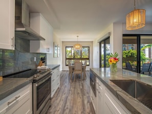 ثلاجة، ميكروويف، فرن، موقد طهي مسطح