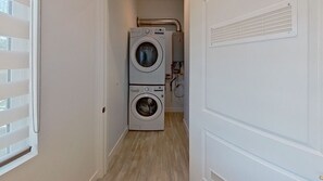 Interior - URBAN OASIS: 2BR NOHO HOME BUILT 2023 w/ LARGE WALK-IN CLOSET & FENCED PATIO p68 (Los Angeles)