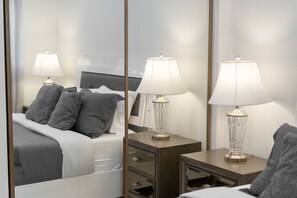 2 soverom, skrivebord, strykejern/-brett og wi-fi (inkludert)