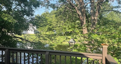Beautifully updated riverside 1840 cottage on the bourbon trail near Danville