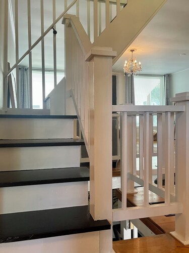 Beautifully updated riverside 1840 cottage on the bourbon trail near Danville