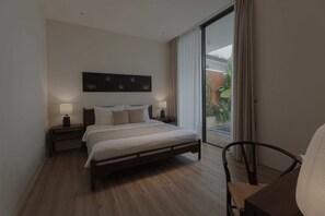 Classic Room | Premium bedding, down comforters, memory foam beds, desk - Nhan Stay (Hue)