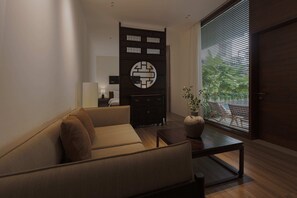 Classic Room | Premium bedding, down comforters, memory foam beds, desk - Nhan Stay (Hue)