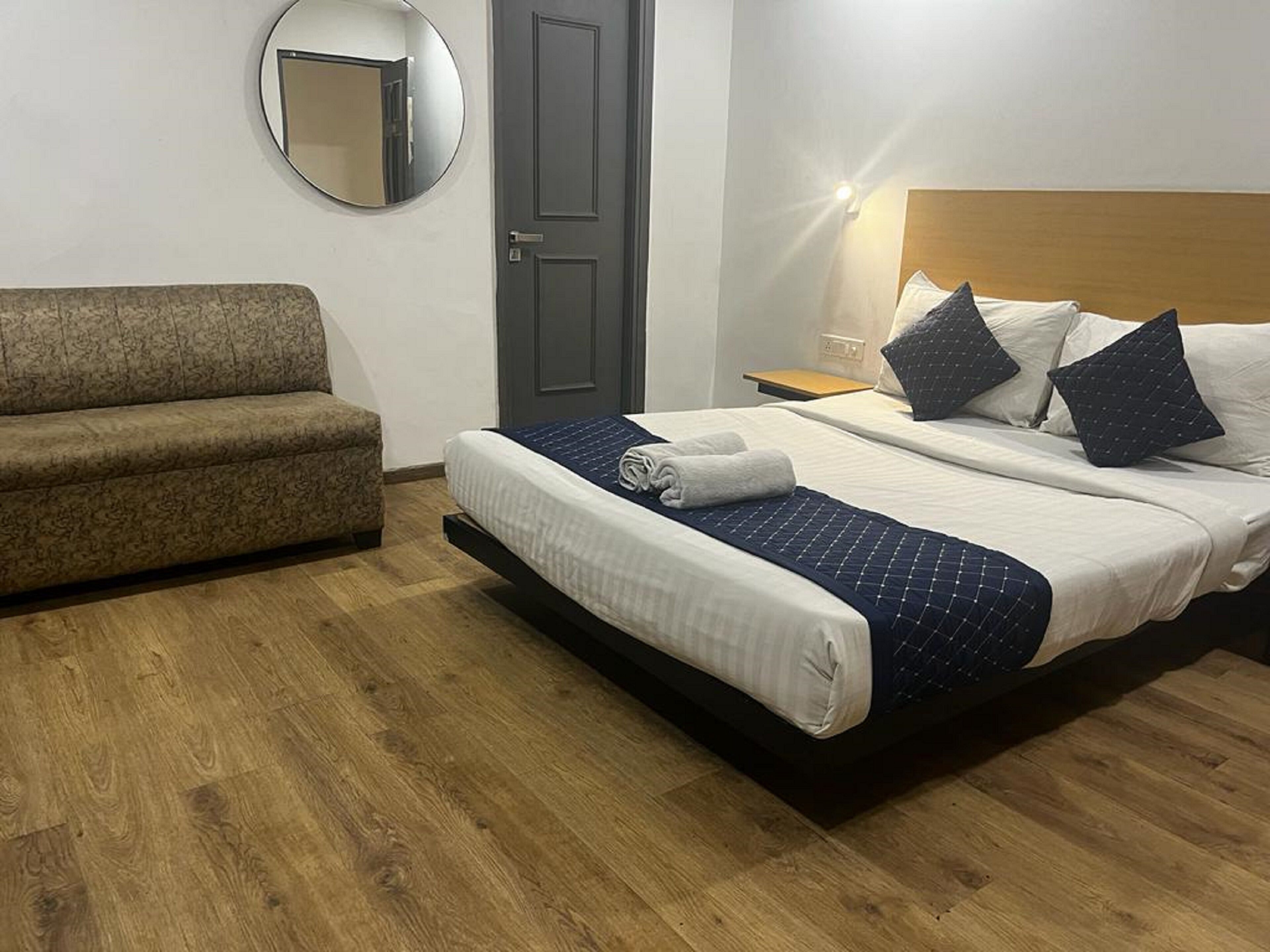 Deluxe Room | Desk, free WiFi, bed sheets