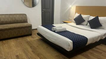 Deluxe Room | Desk, free WiFi, bed sheets
