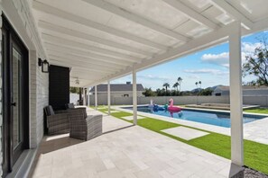 Outdoor pool, a heated pool - Petey's Paradise in the Heart of Scottsdale (Scottsdale)