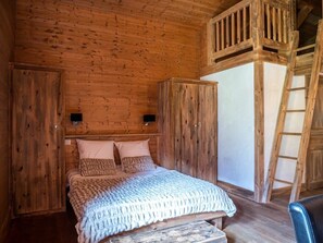 5 habitaciones, escritorio, wifi y ropa de cama