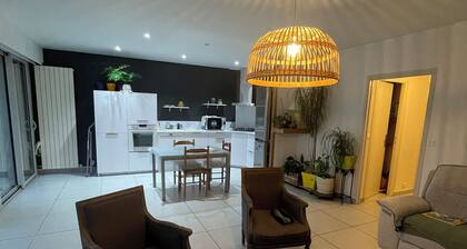 Quiet downtown apartment
