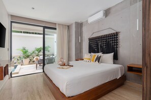 2 bedrooms, desk, iron/ironing board, travel crib