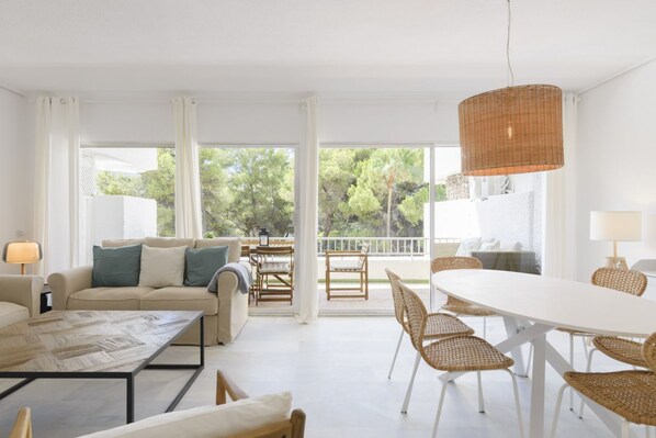 Smart TV, video games, books - Isabel Apartment - Golden Mile (Marbella)