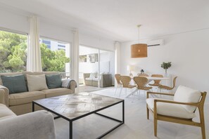 Smart TV, video games, books - Isabel Apartment - Golden Mile (Marbella)