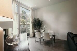 Interior - GuestHost - Studio 1 is the best you could wish for in Bologna, a comfortable and beautiful home. It's a spacious, renovated and stylishly furnished two-room apartment, bright and airy, perfect for a couple or four friends. It's close to the highway and  (Bologna)
