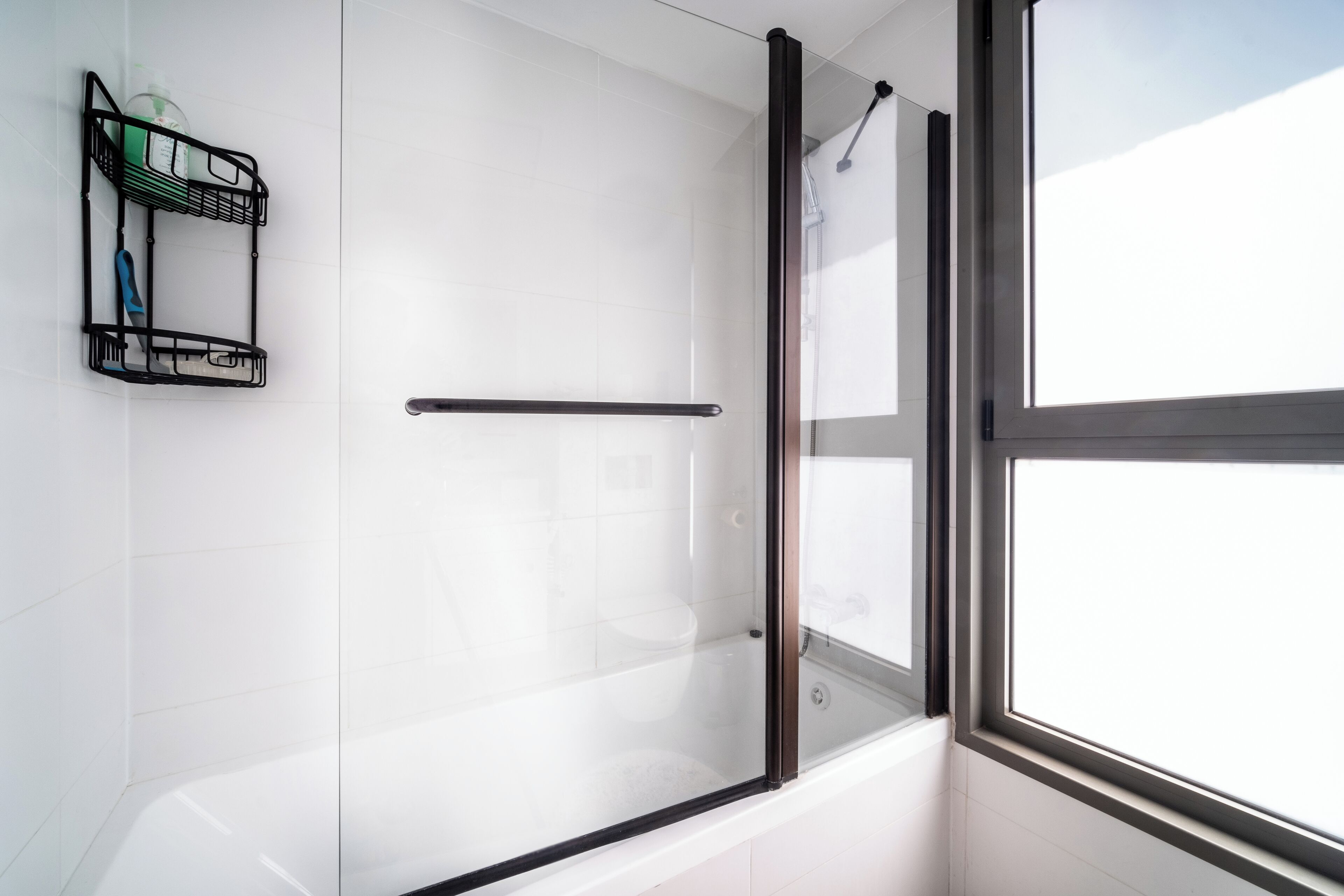 Apartament | Bany | Dutxa, articles de tocador gratuïts, assecador de cabells i tovalloles 