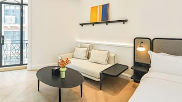 2 bedrooms, hypo-allergenic bedding, down duvets, pillow-top beds