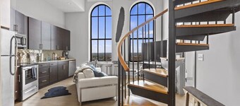 2BR Luxury Apartment Rooftop Pool & Gym